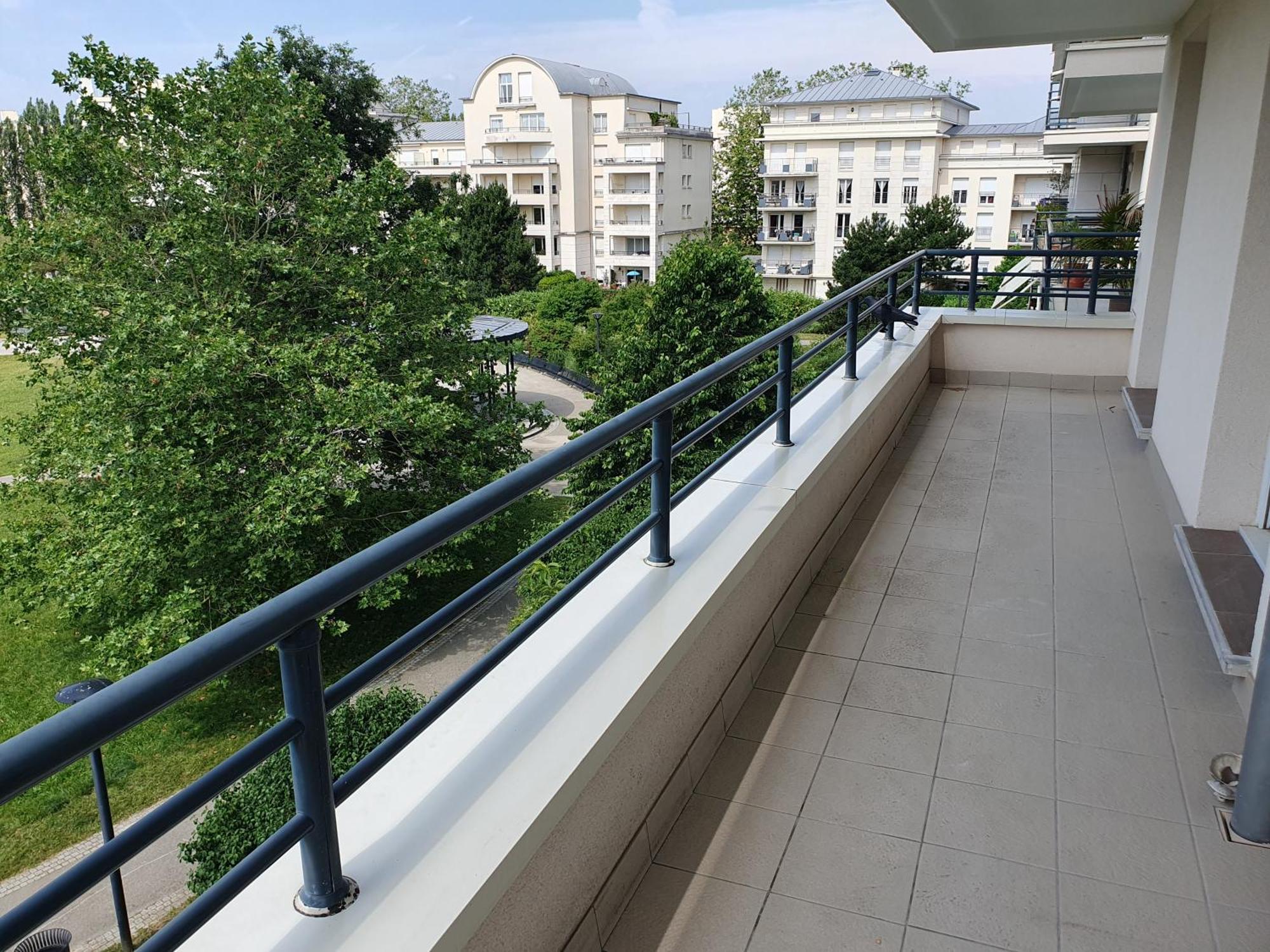 Appartement Residentiel Au Vert Et Au Frais Montigny-le-Bretonneux Exterior photo